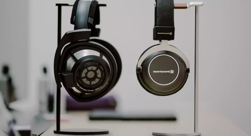 New AI headphone prototype filters out noise, focuses on voices