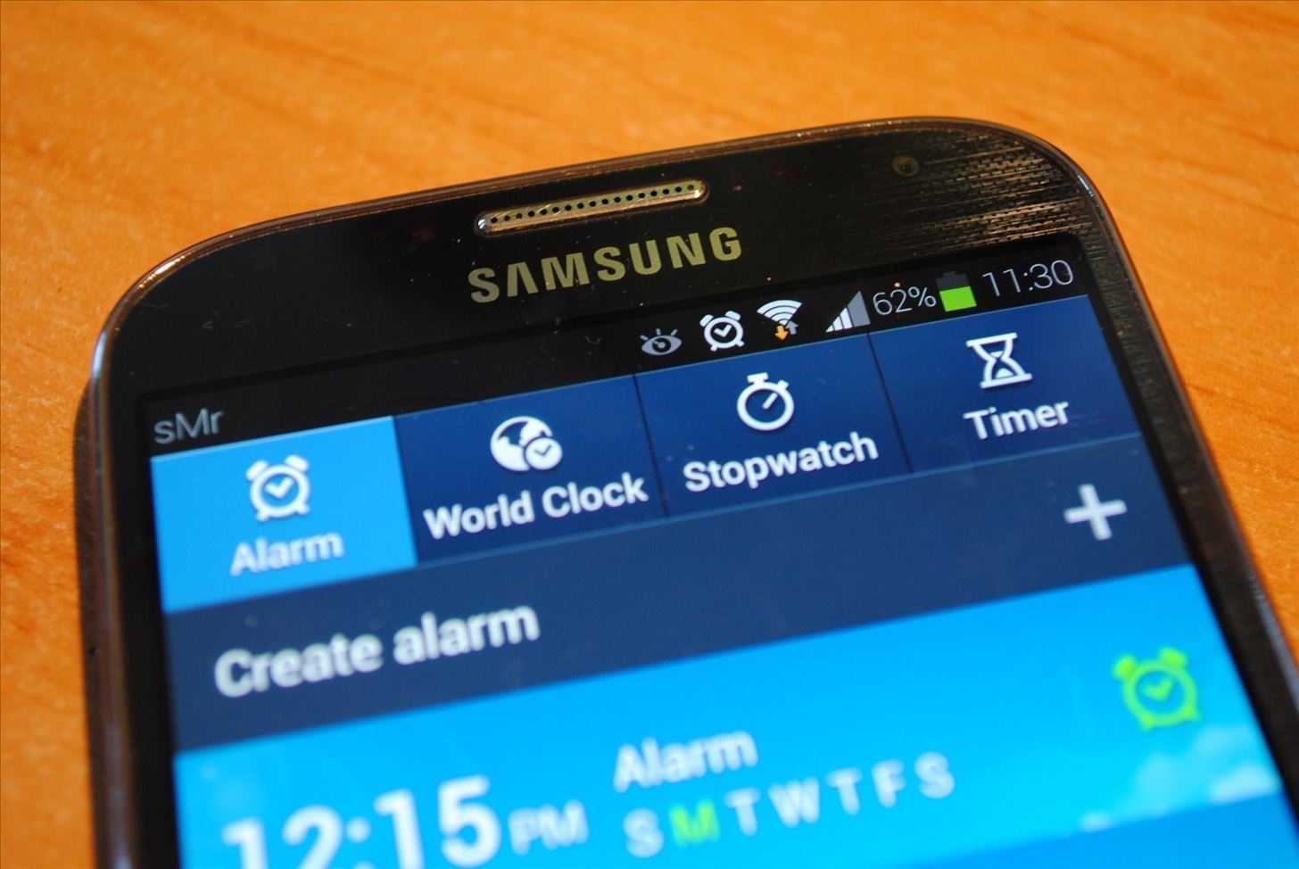 How to Control When the Alarm Icon Shows Up in the Status Bar on Your Samsung Galaxy S4