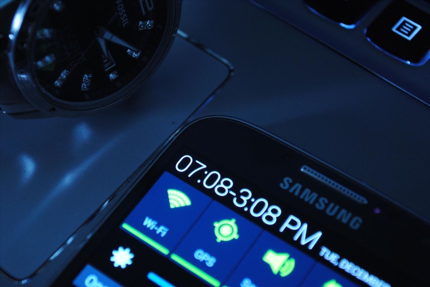 How to Get Dual Clocks for Different Time Zones on Your Samsung Galaxy S4's Status Bar