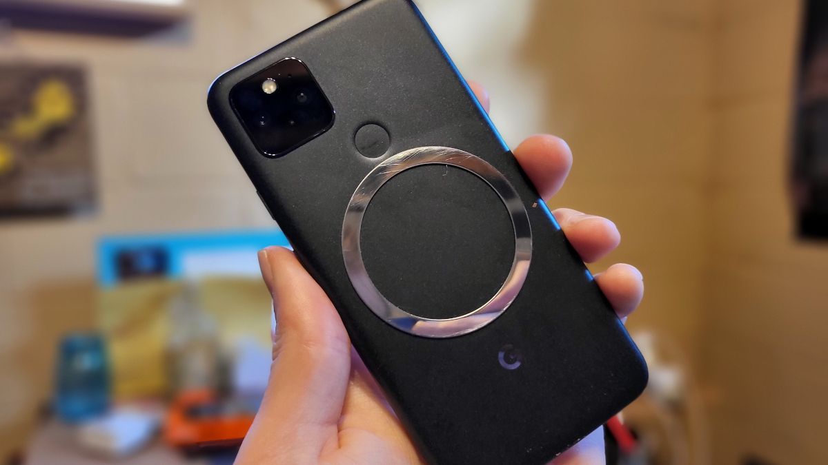 MagSafe Ring on Pixel 5