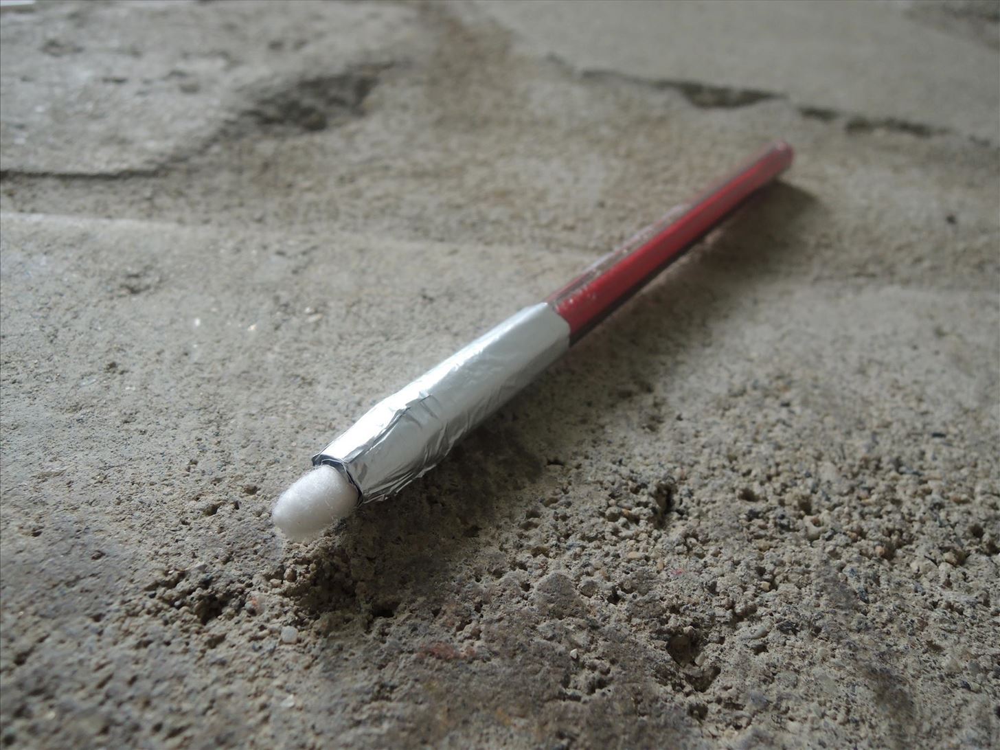 Make an Easy DIY Stylus for Your iPhone 6 or 6 Plus Using Stuff You Already Have