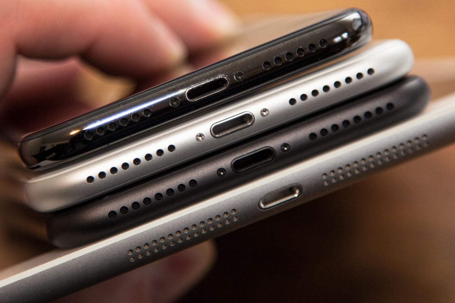 Your iPhone XS or XS Max Isn't Charging? Here's How to Fix It