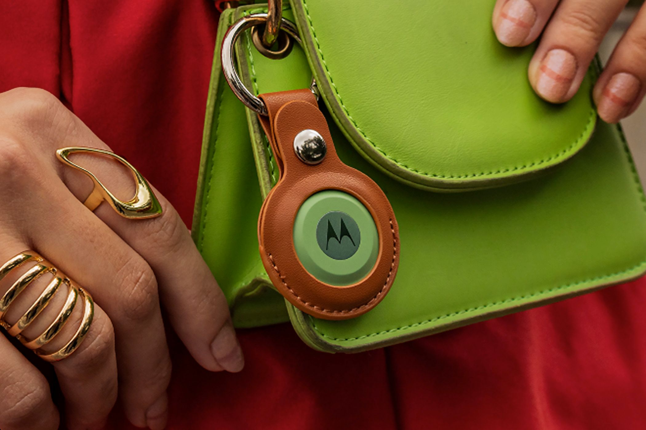 The Moto Tag attached to a handbag.