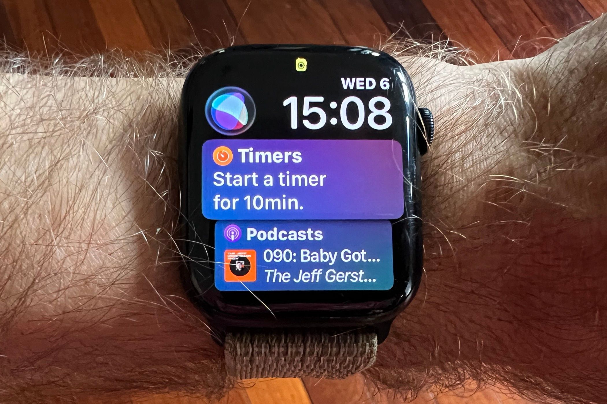 Apple Watch Series 8 'Siri' watch face.