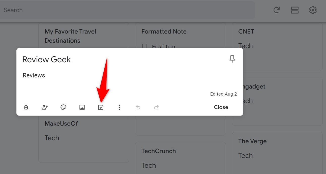 The 'Archive' icon highlighted for a note on Google Keep.