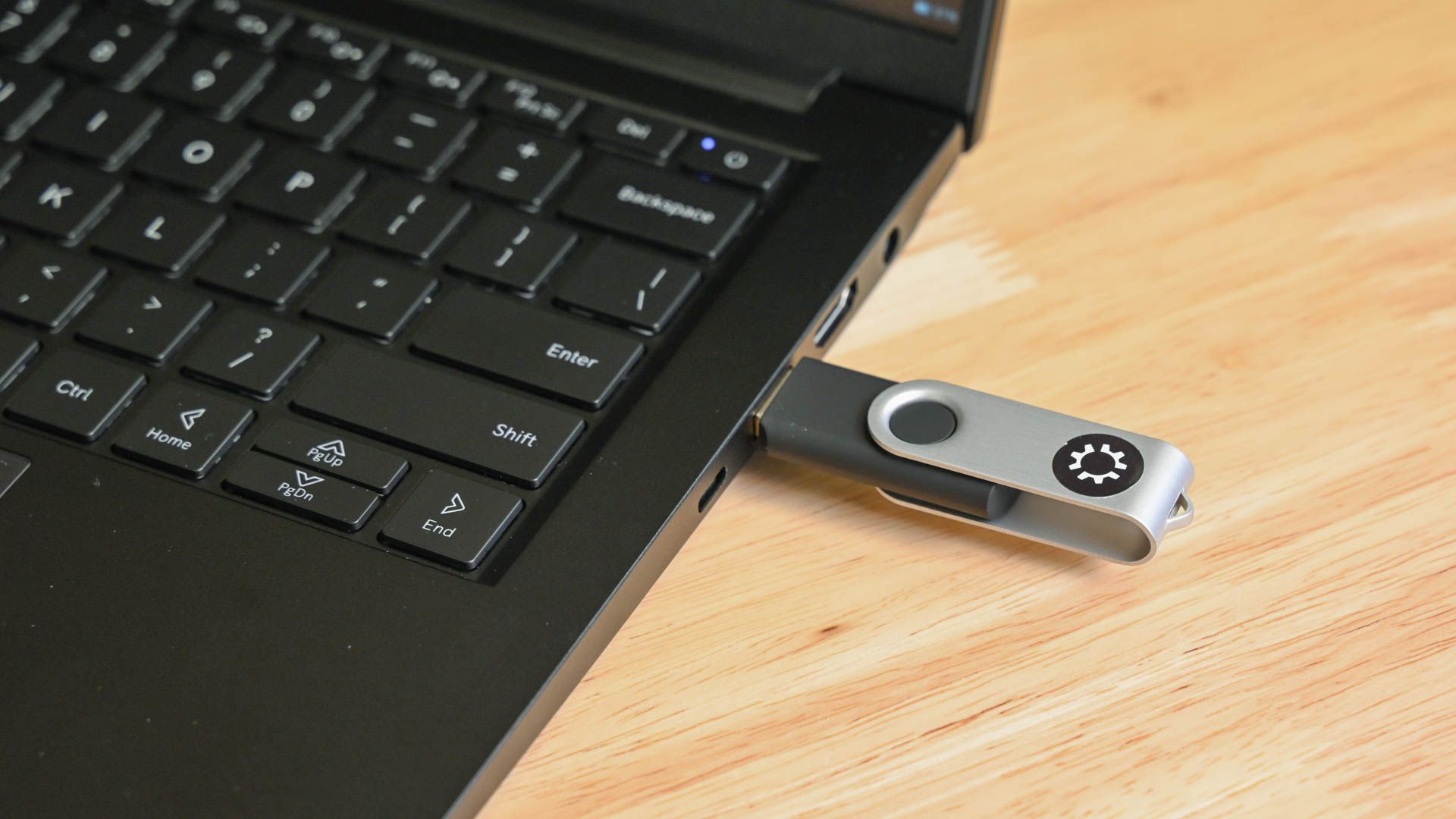 The flashdrive included with the Kubuntu Focus Ir14 laptop, plugged in.