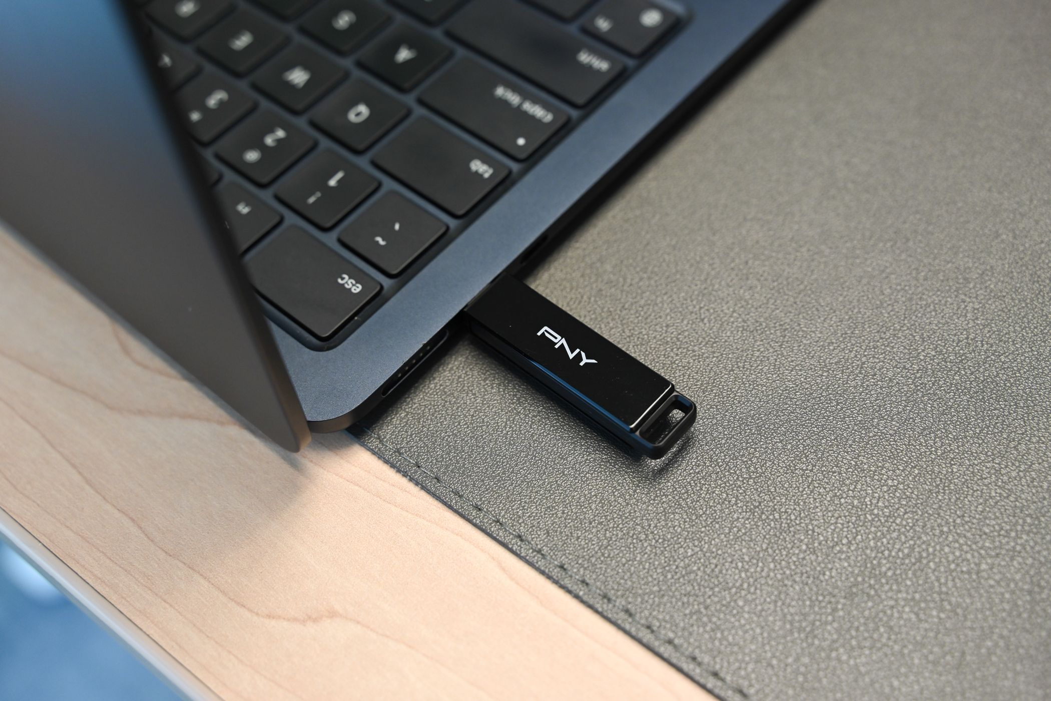 The PNY Elite X Type C flash drive plugged into a laptop.