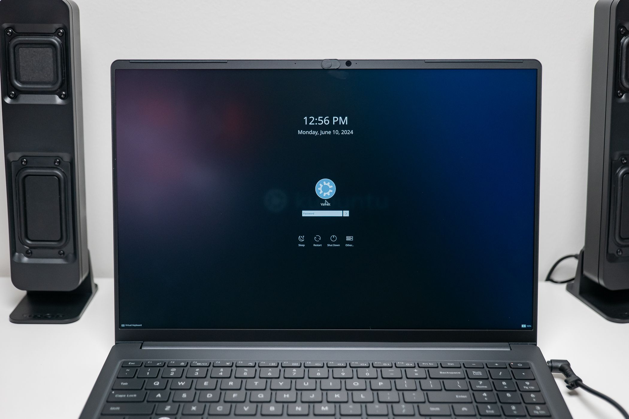 Kubuntu Focus laptop with the screen lock user login visible.