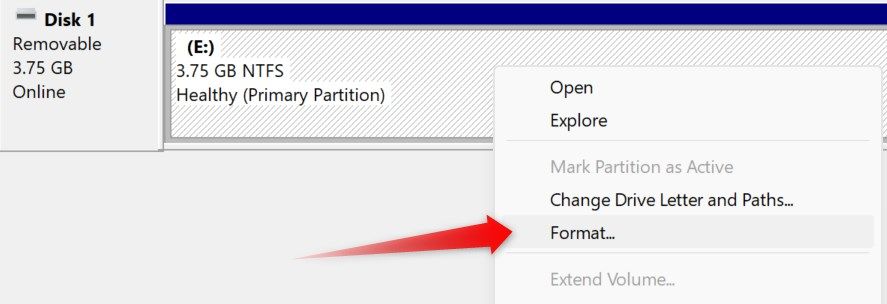 Formatting an SD card via Disk Management on Windows.