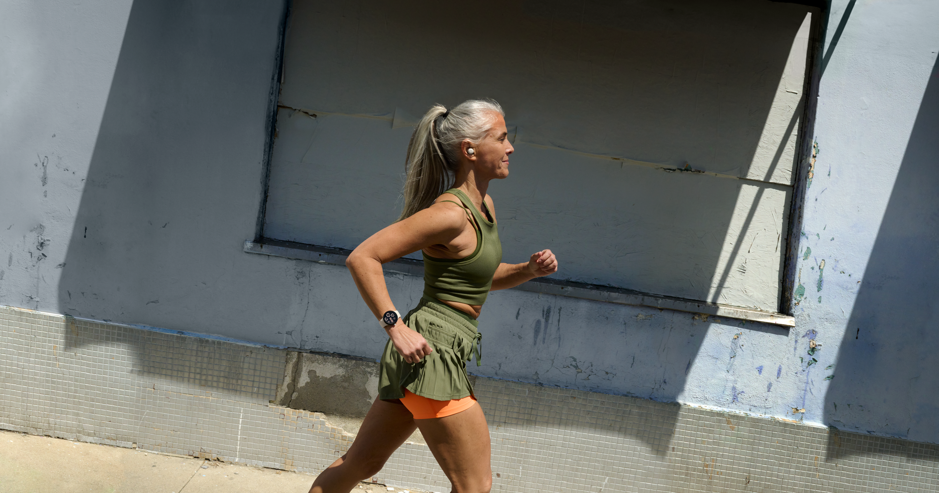 Woman Running with Pixel Watch 3 and the Active Porcelain Band