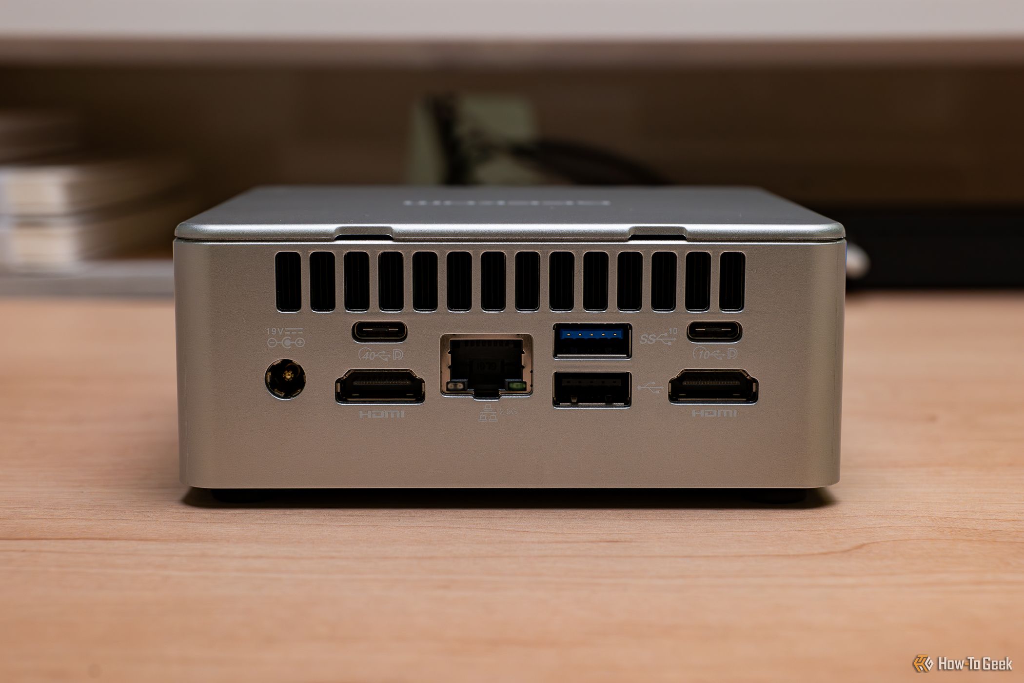 Input ports of GEEKOM AE7 mini PC, USB ports, HDMI input