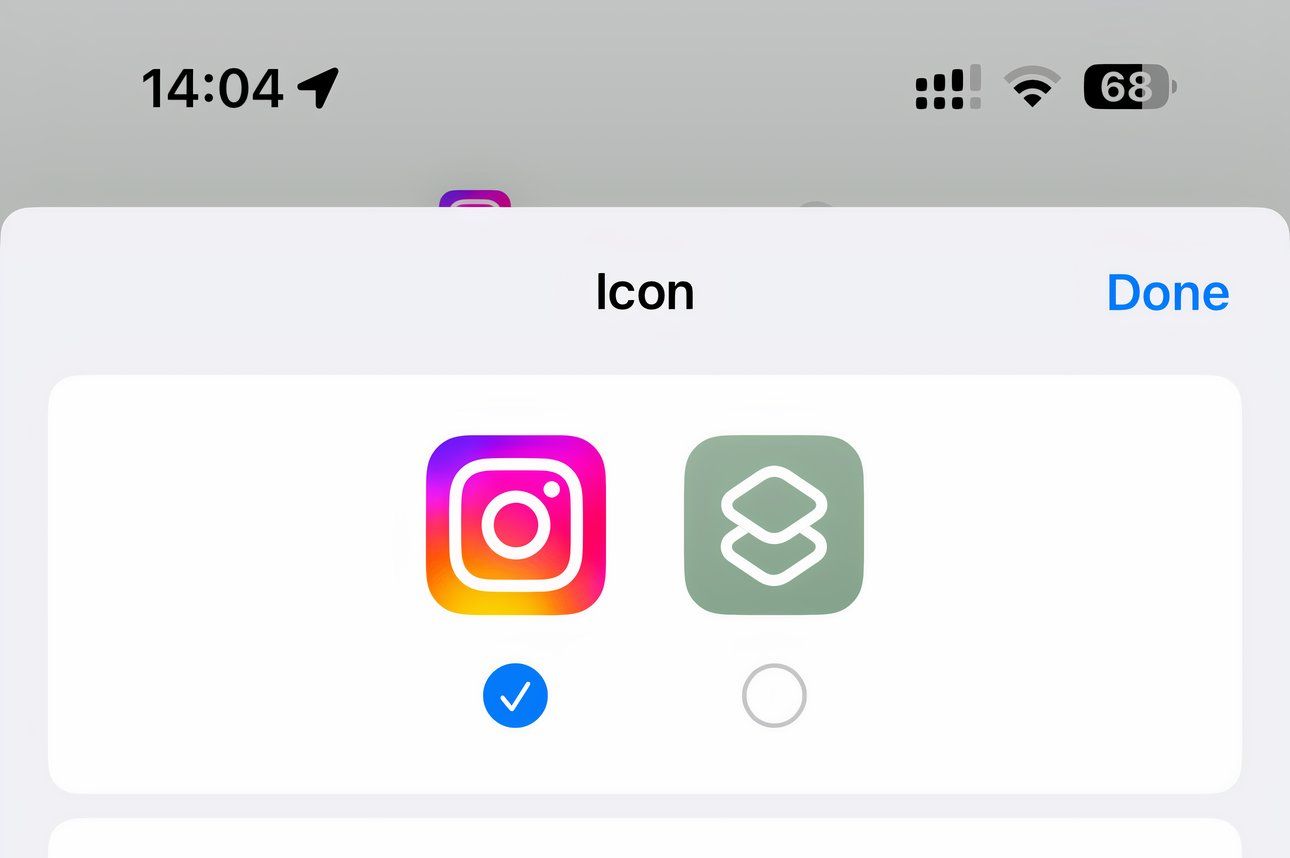 Choosing an icon when saving automation to the Home Screen in Shortcuts for iPhone.