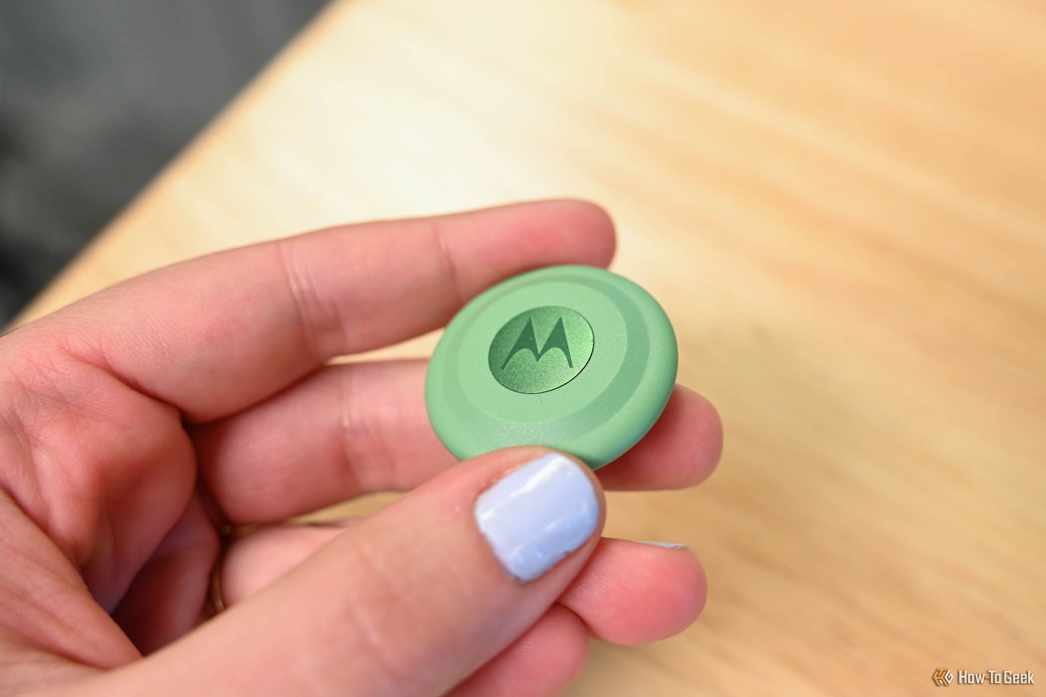 Person holding a Motorola Moto Tag