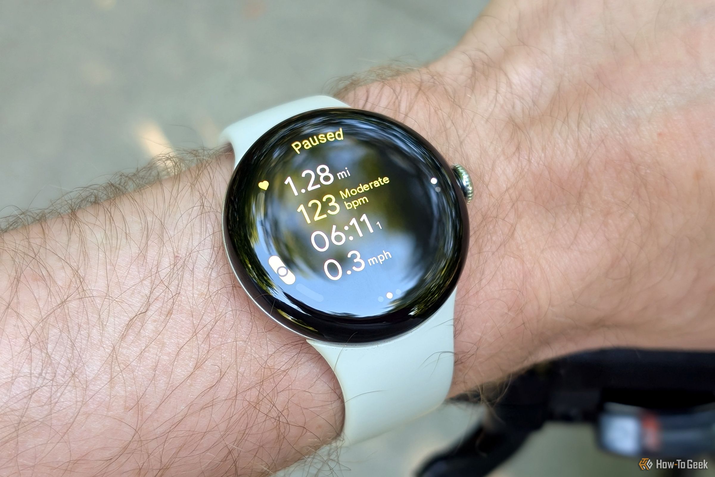 Pixel Watch 3 bike workout screen.