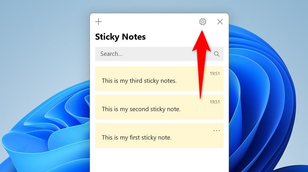 The gear icon highlighted in Sticky Notes.