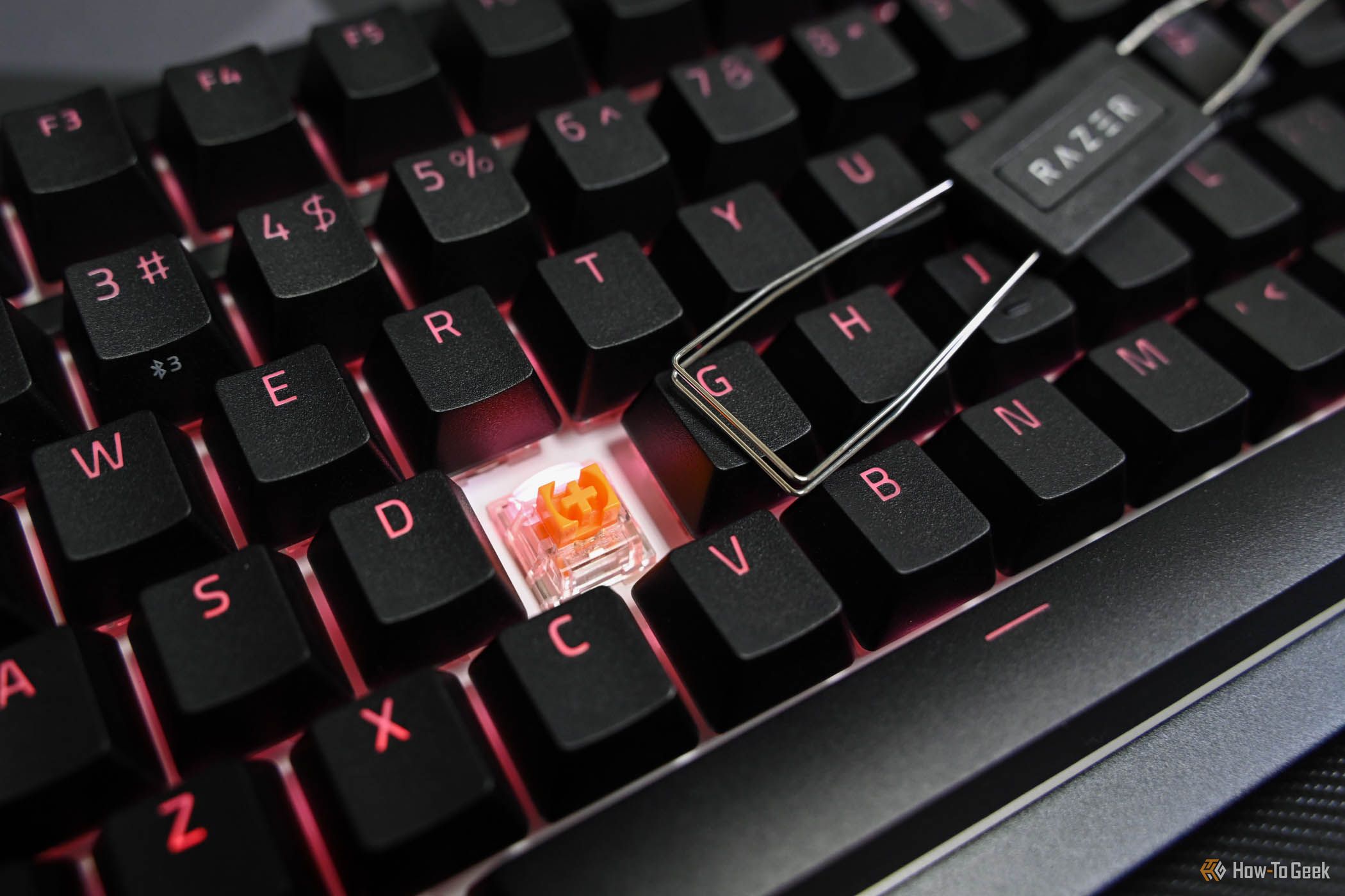 Keycap removed from the Razer BlackWidow V4 Pro 75%.