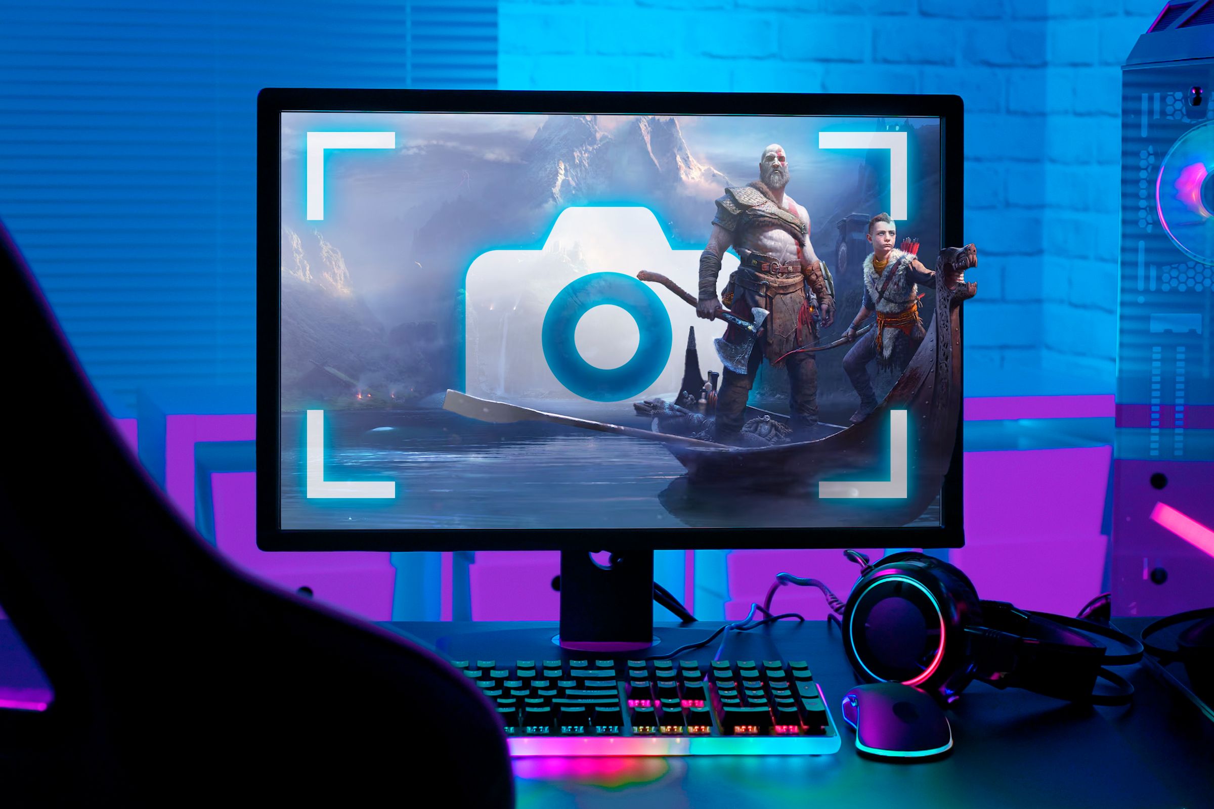 A gaming PC with God of War 4 and a screenshot icon.