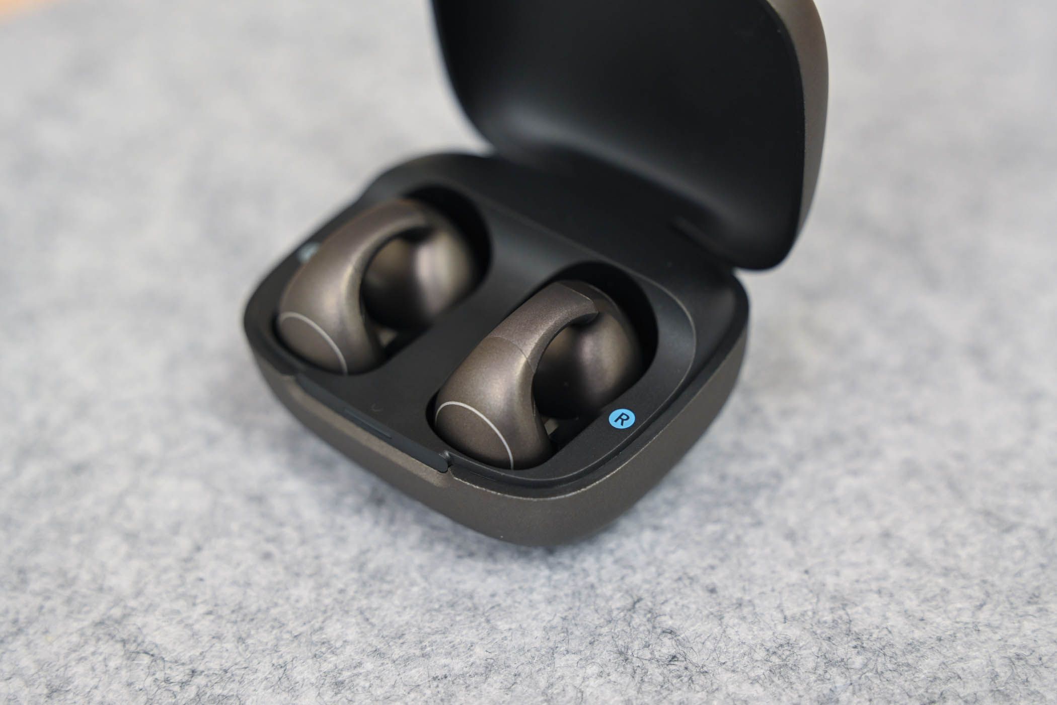 A pair of Soundcore C40i buds in their charging case.