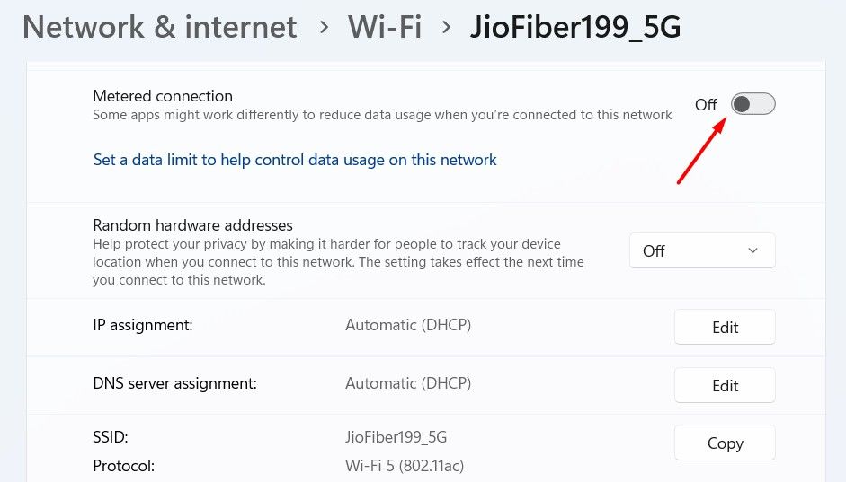 Metered Connection toggle in the Settings app.