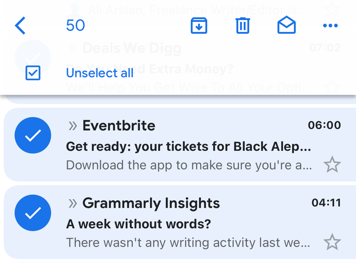 Selecting multiple emails in Gmail for iPhone.