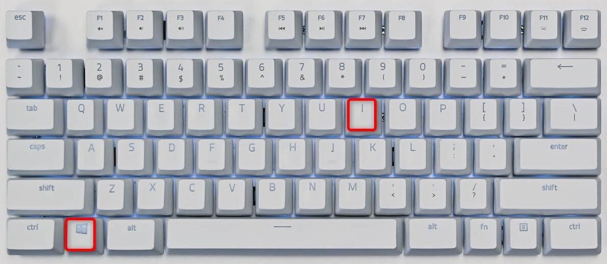 Windows+i highlighted on a Windows keyboard.