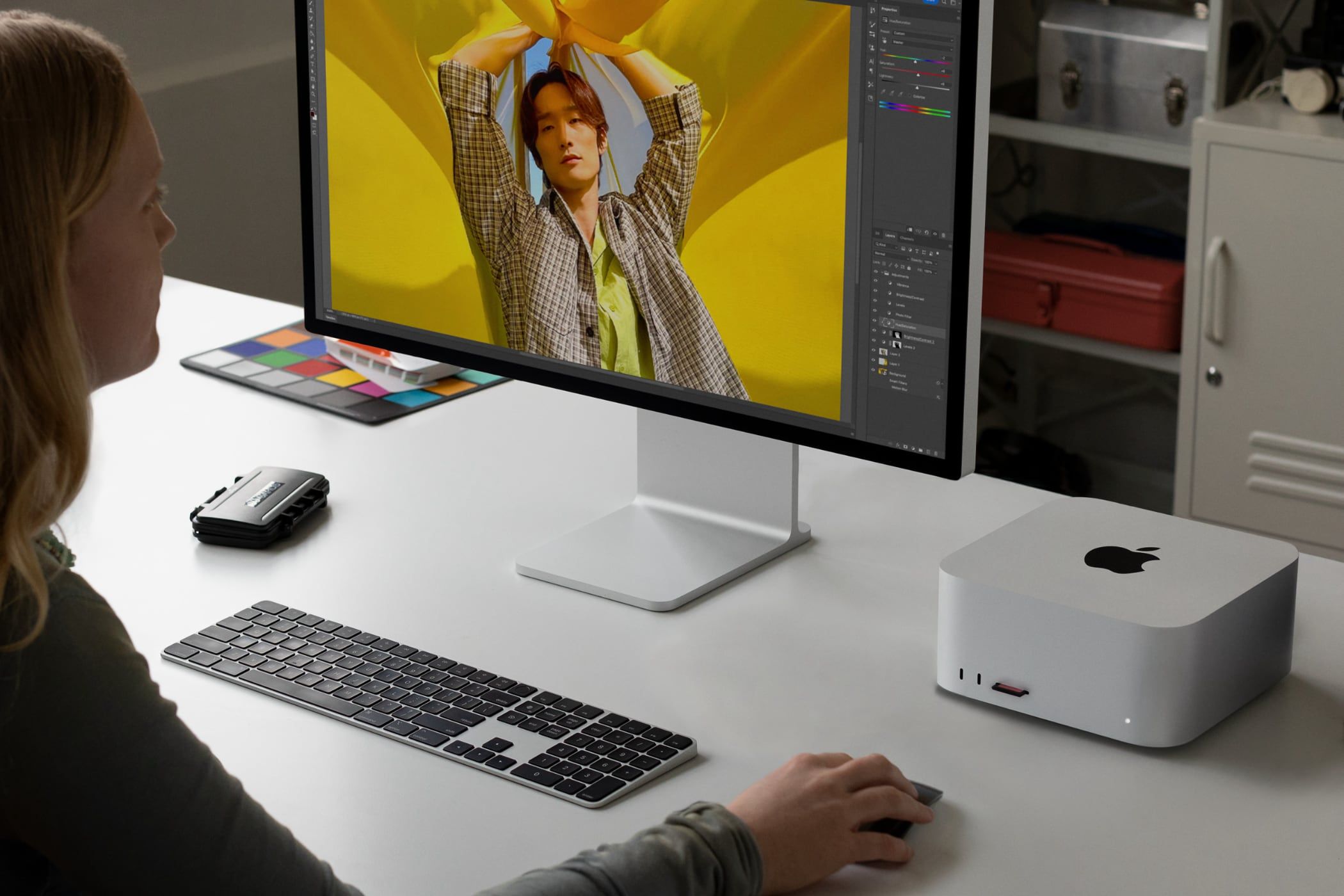 Person at a desk using the Mac Studio (M2 Ultra, 2023).