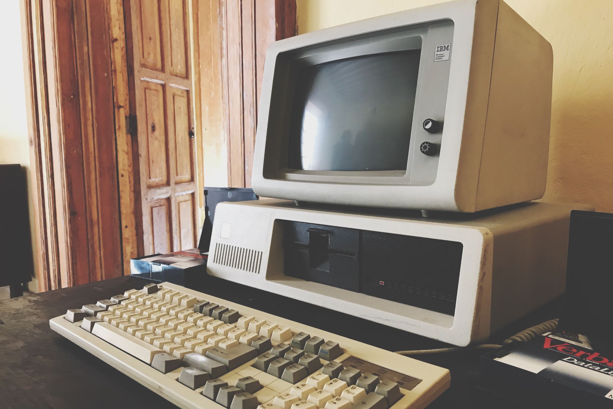 Old computer of the eighties in a history museum.