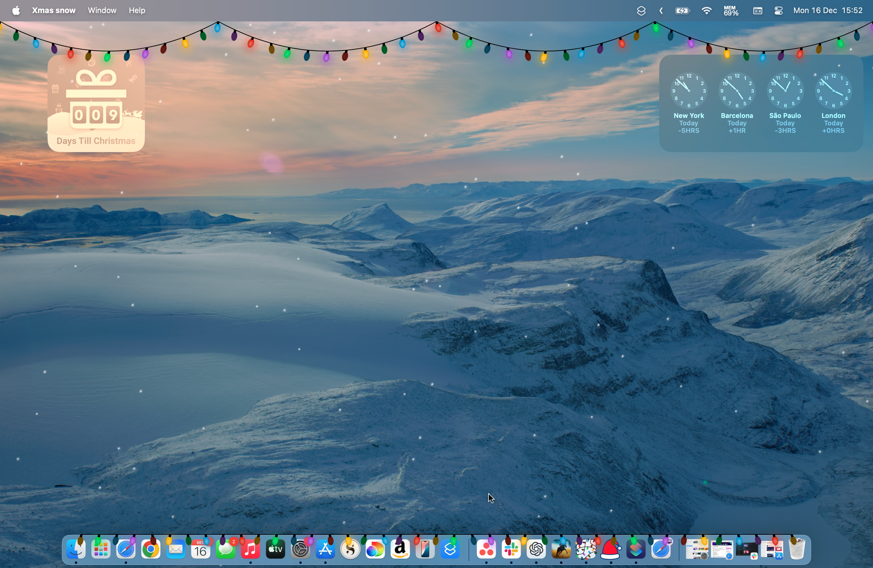 Xmas Snow app creating a snow effect on the desktop of a Mac.