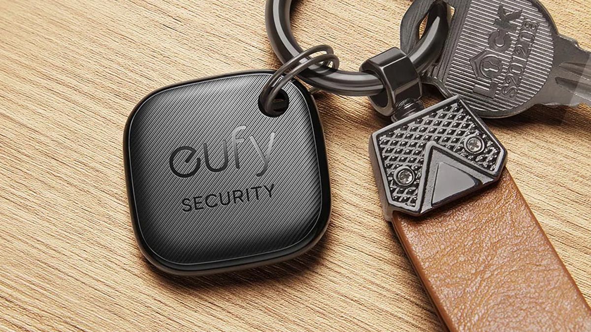 Eufy SmartTrack Link on a keyring