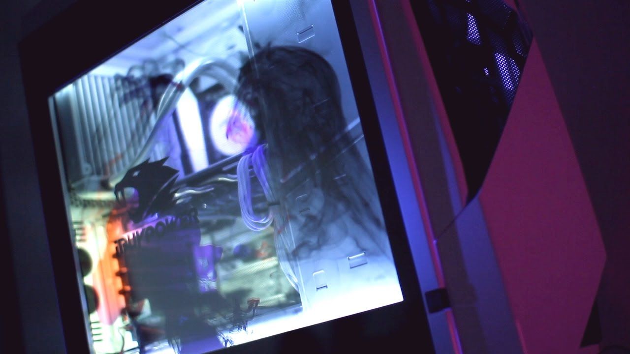 iBuyPower's Project Snowblind PC from 2016 showing a screen built into the side of the computer's case.