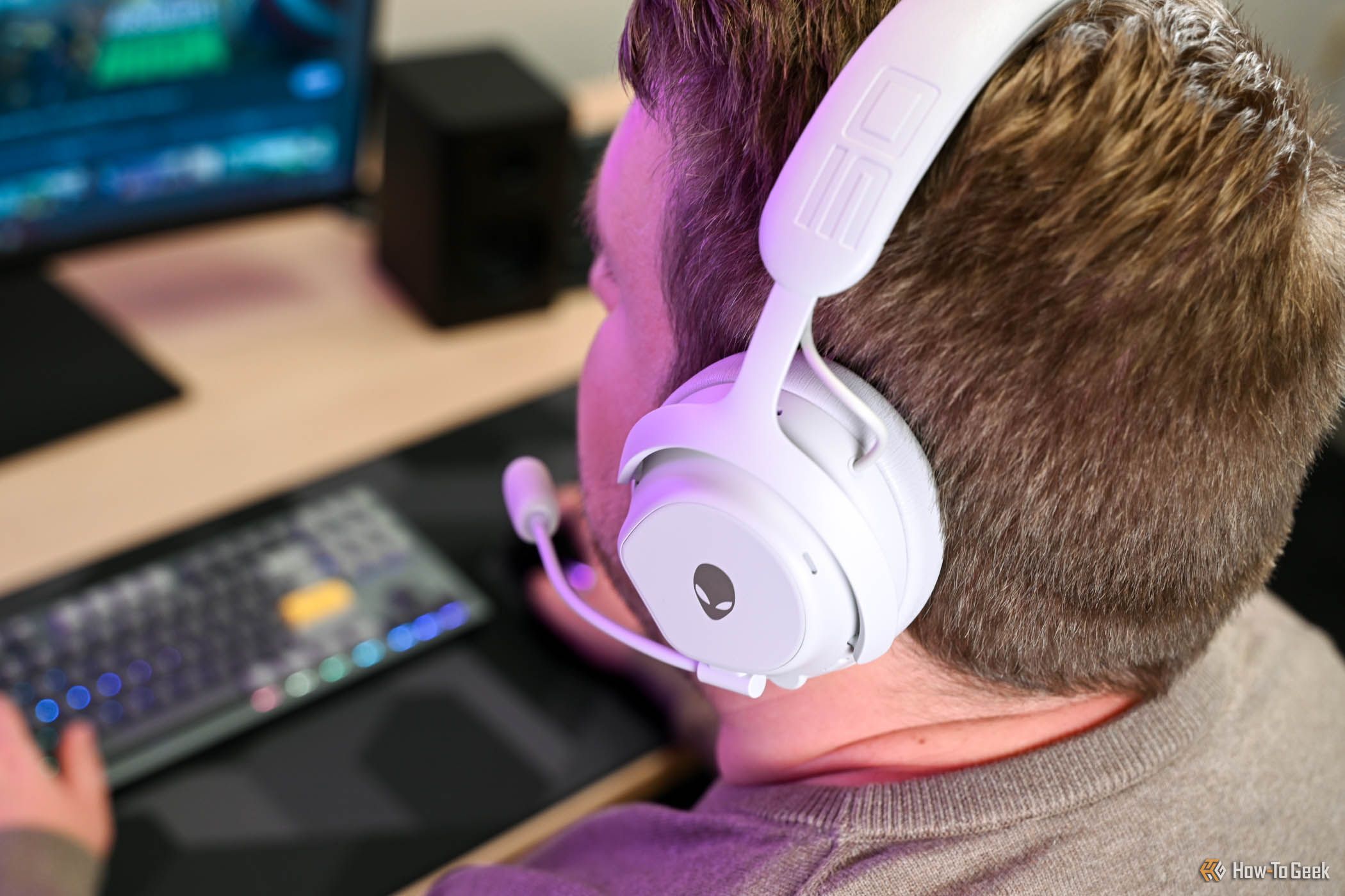 Person wearing the Alienware Pro Wireless Headset with the mic attached.