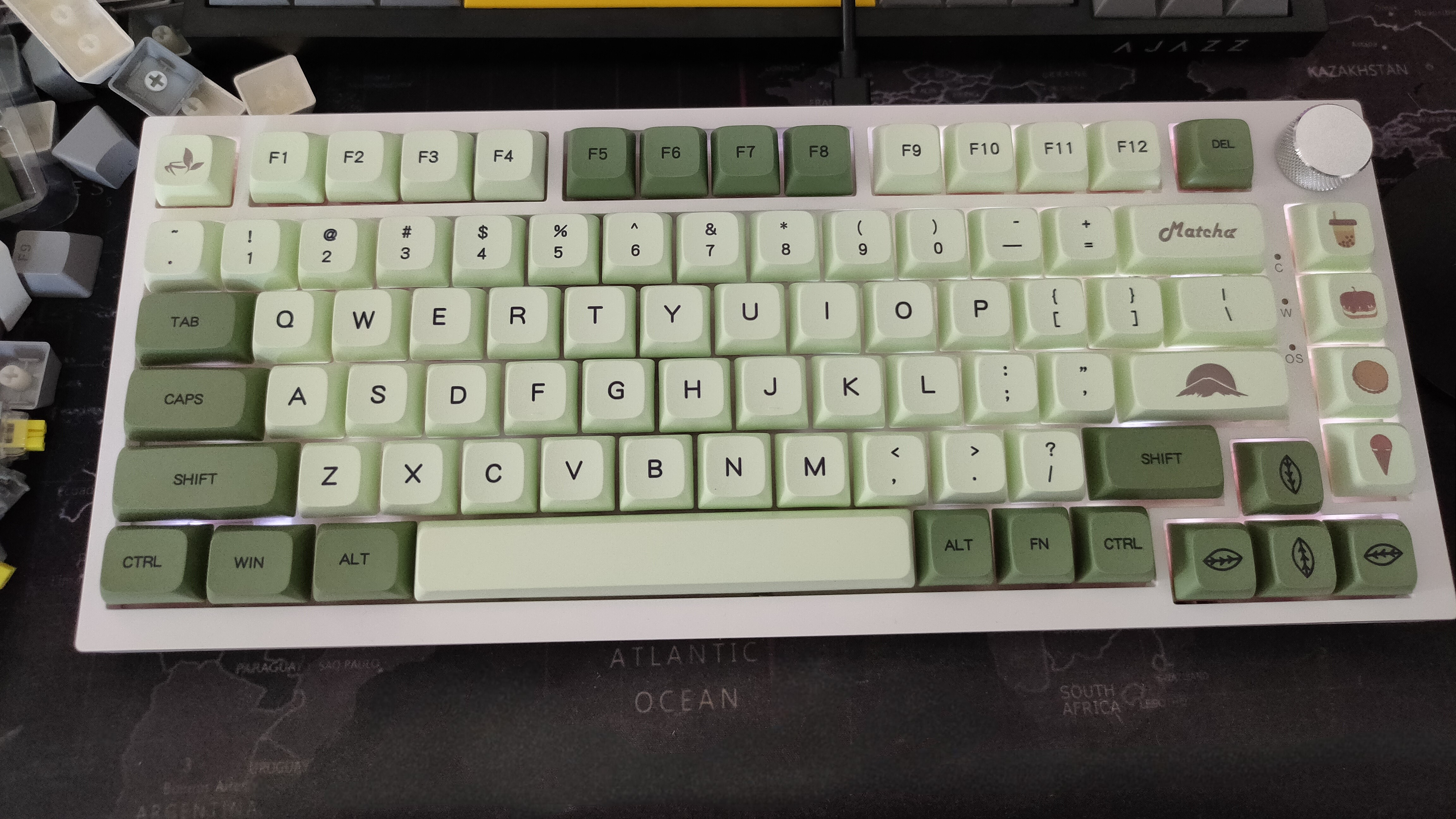 The Ajazz AK820 mechanical keyboard with silent a green keycap set.