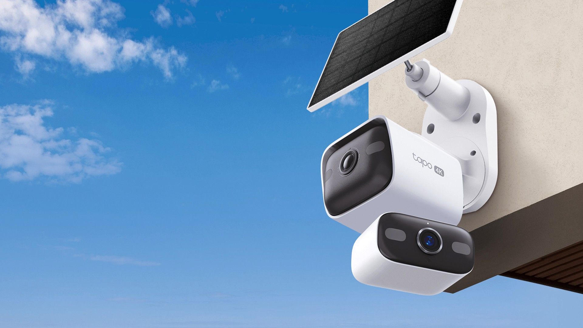 TP-Link Tapo HybridCam Duo Dual-Lens C675D KIT on the roof