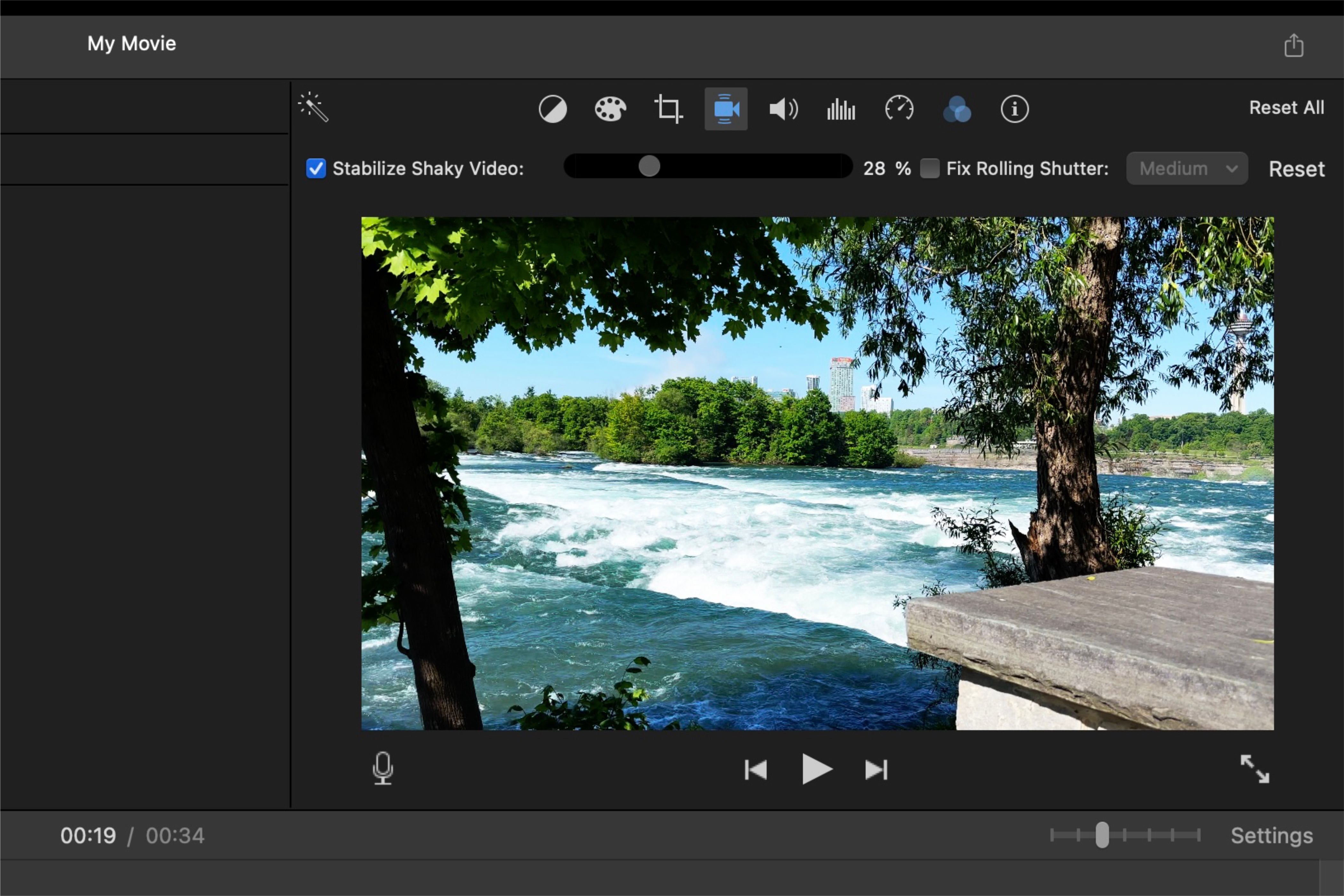 Stabilization options for a video in iMovie on Mac.