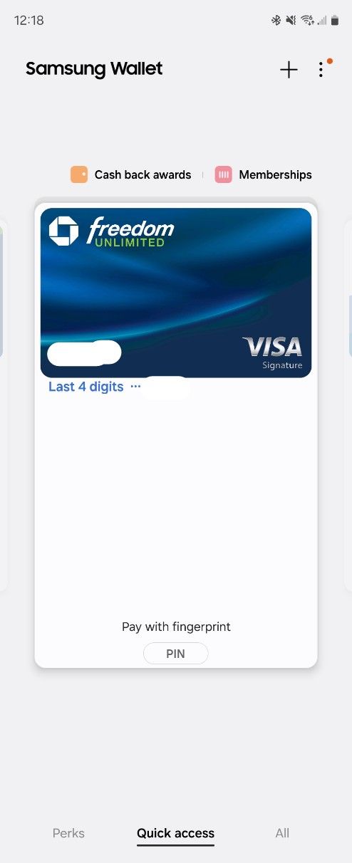 Selecting a card for payment in Samsung Wallet.