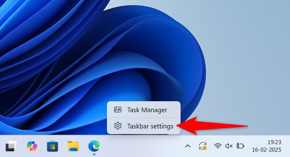 "Taskbar Settings" highlighted in Windows taskbar's context menu.