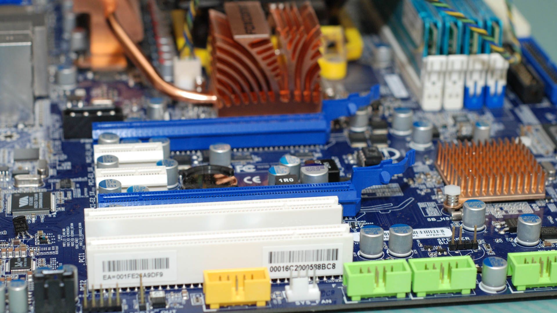 Heat Sinks and PCI Ports on a motherboard